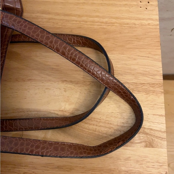 Kelly & Katie Chic Brown Faux Leather Crocodile-Embossed Texture Shoulder Bag - Picture 5 of 16